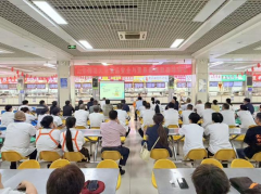<b><b>学校开展食物平安取养分健康专题教育培训</b></b>